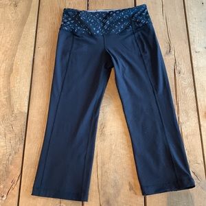 Lululemon, black capri pant